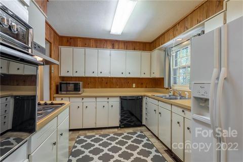 105 Canoe Dr, Morganton, NC 28655 photo 9