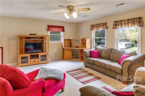 68 Todd Rd, Clyde, NC 28721 photo 2