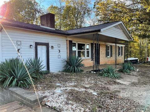 1354 Goble Rd, Hiddenite, NC 28636 photo 3