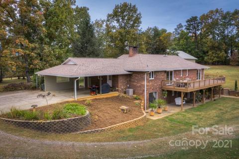 230 Covil Dr, Tryon, NC 28782 photo 1