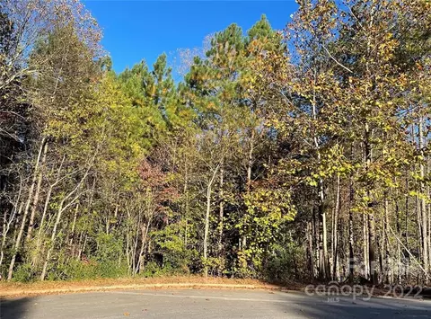 5138 Woodwinds Ne Dr NE, Hickory, NC 28601
