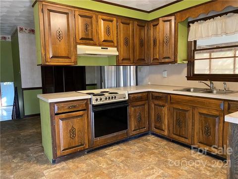 2395 Plainfield Dr, Conover, NC 28613 photo 2