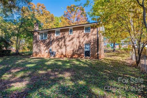 1235 Riverview Dr, Hickory, NC 28602 photo 9