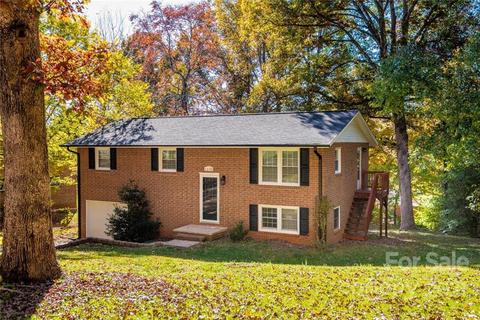 1235 Riverview Dr, Hickory, NC 28602 photo 1
