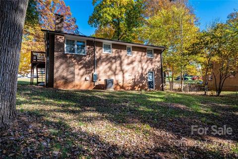 1235 Riverview Dr, Hickory, NC 28602 photo 11