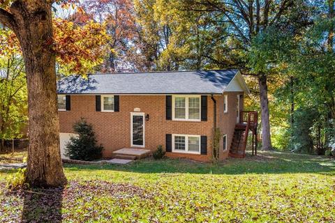 1235 Riverview Dr, Hickory, NC 28602 photo 2