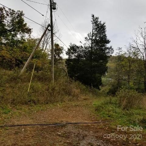 49 Loop Rd, Spruce Pine, NC 28777 photo 2