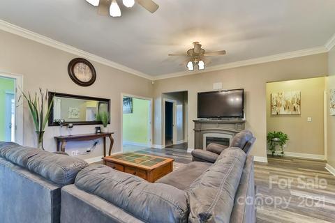 4536 Summit Cir, Conover, NC 28613 photo 6