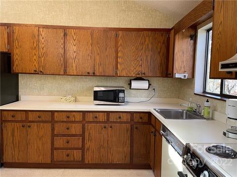 319 Hillcrest Cir, Spruce Pine, NC 28777 photo 13