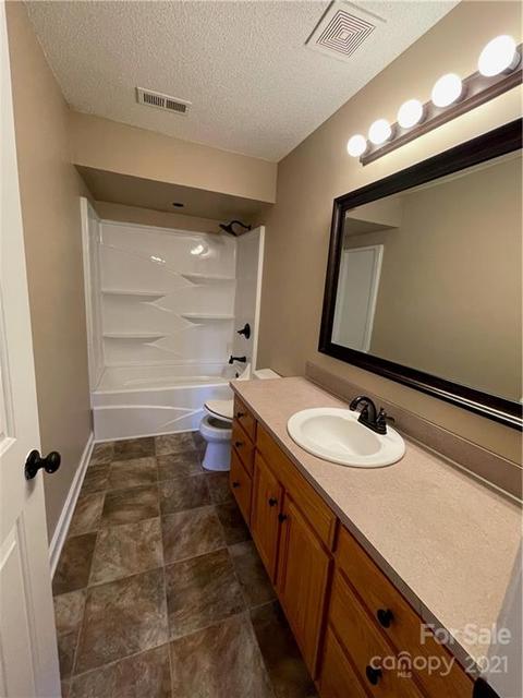 319 NE 10th Ave, Conover, NC 28613 photo 14