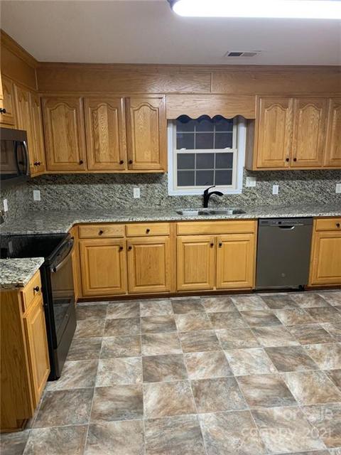 319 NE 10th Ave, Conover, NC 28613 photo 5