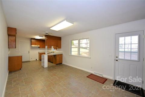 138 Rolling Green Dr, Sylva, NC 28779 photo 8