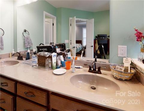 1355 Landsdowne Dr, Conover, NC 28613 photo 10
