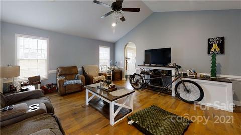 1355 Landsdowne Dr, Conover, NC 28613 photo 4