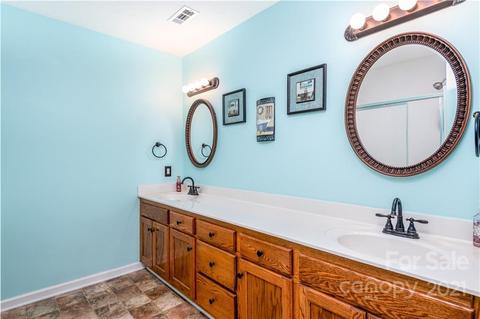 3356 Overbrook Dr, Conover, NC 28613 photo 12