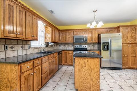 3356 Overbrook Dr, Conover, NC 28613 photo 6