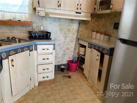 8847 Spring Meadow Dr, Hickory, NC 28601 photo 5