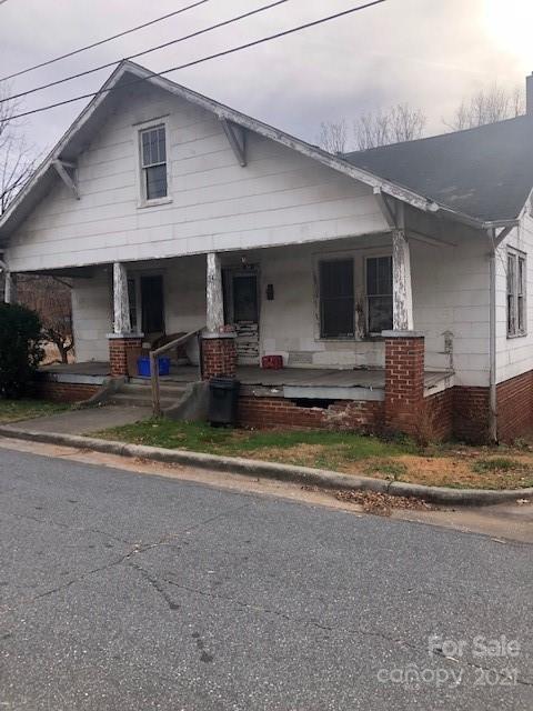 54 Spring St, Marion, NC 28752 photo 1