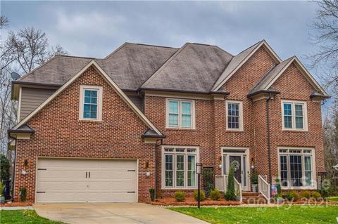 8217 Forest Shadow Cir, Cornelius, NC 28031 photo 1