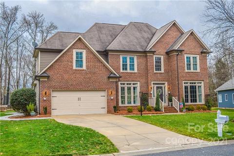 8217 Forest Shadow Cir, Cornelius, NC 28031 photo 2