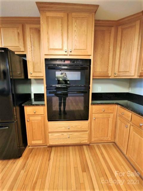 224 Pyramid Pl, Sylva, NC 28779 photo 11