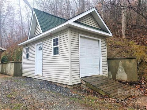 224 Pyramid Pl, Sylva, NC 28779 photo 3