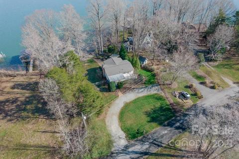 8752 Harbor Cir, Terrell, NC 28682 photo 1