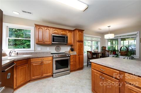 509 Clairview Ln, Matthews, NC 28105 photo 16
