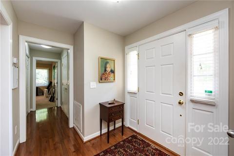 509 Clairview Ln, Matthews, NC 28105 photo 2