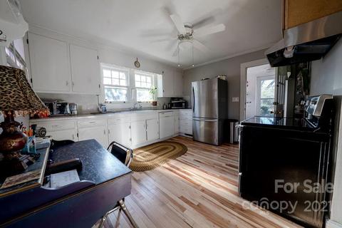 830 Pine St, Salisbury, NC 28144 photo 3