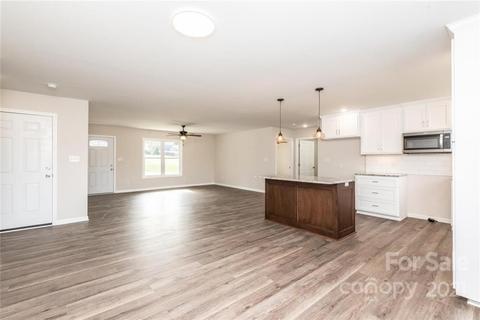 9467 Westridge Dr, Hickory, NC 28601 photo 10