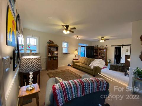 505 E Union St, Morganton, NC 28655 photo 4
