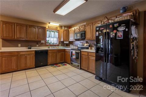 208 Sequoyah Cir, Morganton, NC 28655 photo 4