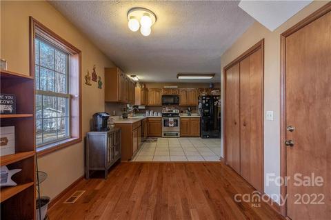 208 Sequoyah Cir, Morganton, NC 28655 photo 5