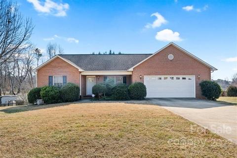 1391 Millrace Dr, Conover, NC 28613 photo 1