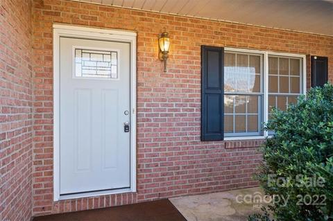 1391 Millrace Dr, Conover, NC 28613 photo 2
