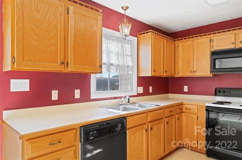 1391 Millrace Dr, Conover, NC 28613 photo 7