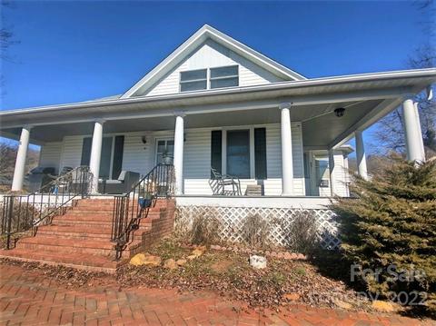 105 E Sylva Cir, Sylva, NC 28779 photo 2