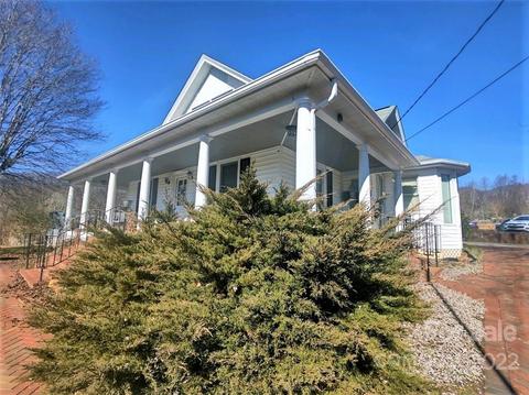 105 E Sylva Cir, Sylva, NC 28779 photo 3
