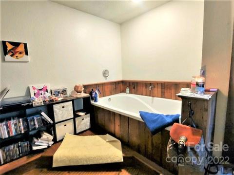 105 E Sylva Cir, Sylva, NC 28779 photo 11