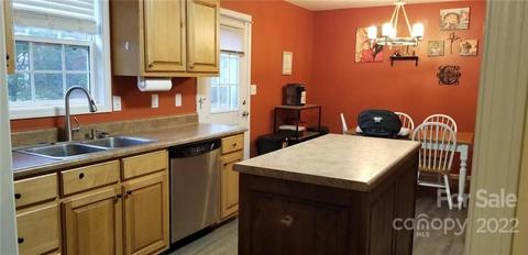 213 Pine Meadows Cir, Hickory, NC 28601 photo 6