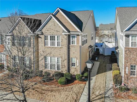 8223 Viewpoint Ln, Cornelius, NC 28031 photo 1