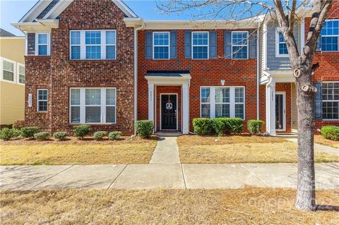 8233 Viewpoint Ln, Cornelius, NC 28031 photo 1