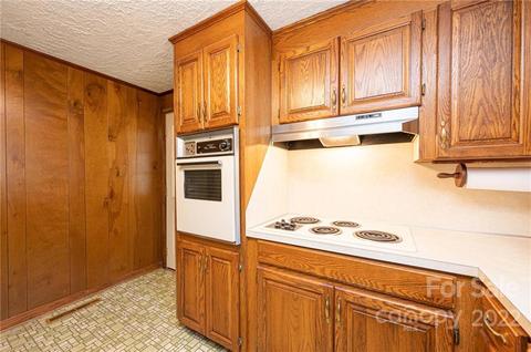 219 4th St, Conover, NC 28613 photo 12