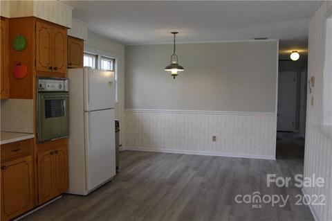 2292 Crestview St, Morganton, NC 28655 photo 11
