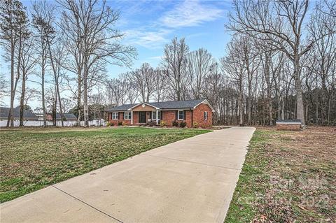 885 E Ritchie Rd, Salisbury, NC 28146 photo 2