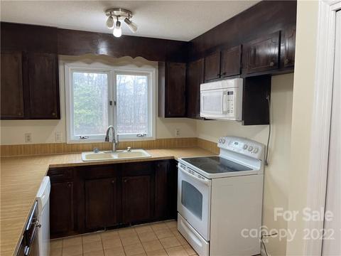 1862 Oleander Dr, Conover, NC 28613 photo 3