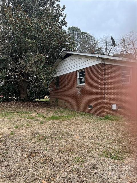 509 Phillips St, Lowell, NC 28098 photo 4