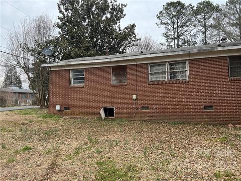 509 Phillips St, Lowell, NC 28098 photo 2