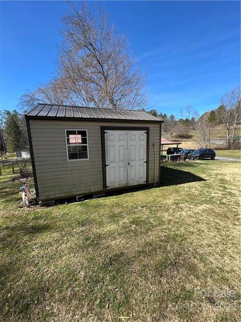 39 Phil Buchanan Rd, Spruce Pine, NC 28777 photo 3